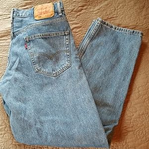 Levi's 550s medium wash